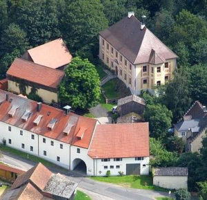 Luftaufnahme von Schloss Hardeck